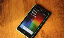 Panoramica e test dello smartphone Nokia XL Dual SIM Aspetto e disposizione degli elementi